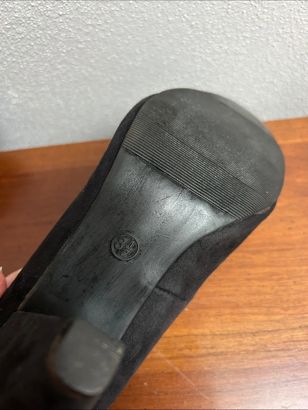 Mudd Black Round-Toe Heeled Pumps